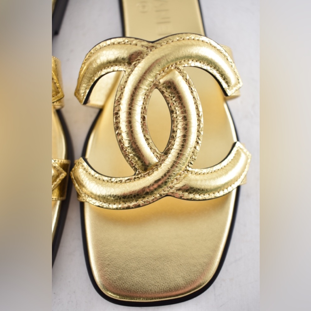 Chanel 26S Golden Gold Cracked Leather XL CC Logo Mule Slide Flat Sandal 37 - Picture 10 of 16